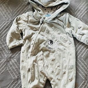 0-3 months Juniors Grey Jumpersuit. Your little one will be super cosy.